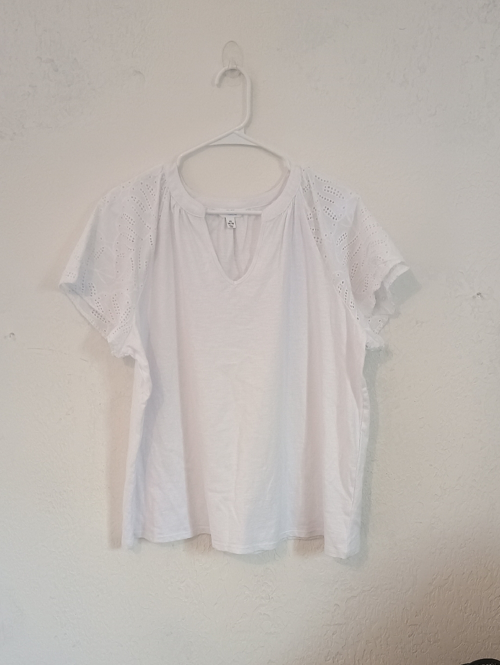 Time and Tru White Eyelet Short Sleeve Top